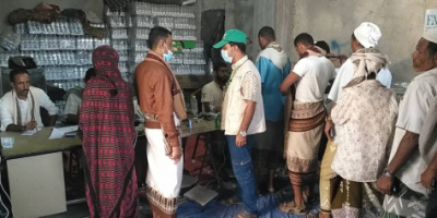 الحوشبي" يتفقد سير عملية صرف المساعدات النقدية المقدمة من برنامج الغذاء العالمي لإبناء مسيمير لحج