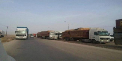  سلطات شبوة الاخوانية تجبر سائقي الشاحنات على دفع الاتاوات وتضايق المسافرين 