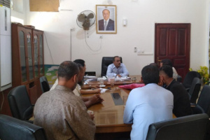 مدير عام خورمكسر الزهري يتفقد عدد من مشاريع بأحياء المديرية ويوجه بوقف اي استحداث لاي بناء عشوائي بواحة الطيور