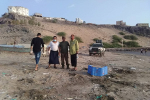 الحزام الأمني يشارك بحملة نظافة ساحل فقم غربي العاصمة عدن