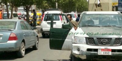 قوات الحزام الأمني تساند الشرطة في تنظيم وضبط المركبات المخالفة في البريقة