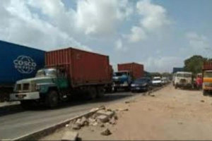  هيئة تنظيم النقل فرع عدن تدين ممارسات نقابة النقل الثقيل في تعطيل الحركة التجارية
