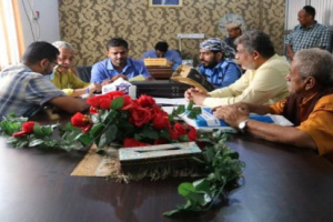 مدير مديرية الشيخ_عثمان يناقش مشروع النقد مقابل العمل لمنظمة "كير"