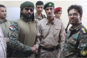 قيادات أمنية تهنئ العميد جلال الربيعي والعميد وضاح عمر عبدالعزيز بتكليفهما قادة للحزام الأمني في عدن ولحج