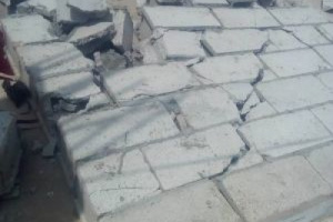 سقوط جدار يودي بحياة طفلة بجعار أبين 