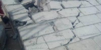 سقوط جدار يودي بحياة طفلة بجعار أبين 