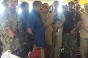 خلال زيارتهما لمخيم العسكريين الجنوبيين أمام مقر التحالف.. رئيس الجمعية الوطنية للانتقالي ومحافظ عدن يؤكدان على انفراجة قريبة لحل مطالب المعتصمين  