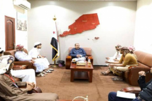 اللـواء بن بريـك يلتقـي بعدد منتسبي المقاومة الجنوبية فـي محافظة المهرة