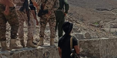 قائد الجهاز الامني بمديرية كريتر يقوم بحملة ازالة العشوائيات
