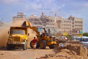 المحافظ لملس يوجة بإزالة الحواجز الترابية والخرسانية من الشوارع والنقاط