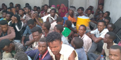 القوات المشتركة توقف قاربًا في ذوباب يحمل 130 أفريقيًا قادمين من جيبوتي  