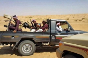 قيادي حوثي يقطع طريق حريب - العبدية بمأرب