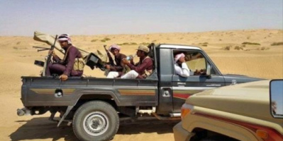 قيادي حوثي يقطع طريق حريب - العبدية بمأرب