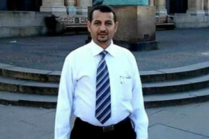 عميد كلية التربية بالضالع يعزي أسرة الدكتور علي مثنى 
