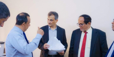 المحافظ لملس يزور هيئة الطيران المدني والارصاد ويؤكد الاهتمام بتحسين أداء وخدمات مطار عدن