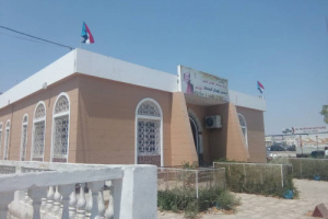 انتقالي الشحر يرفع أعلام على المباني الحكومية والأثرية والشوارع بمناسبة ذكرى ثورة أكتوبر