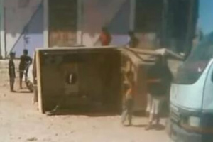 مليشيا الإخوان تحتطف شابين صوّرا انقلاب طقم عسكري وسط مدينة نصاب