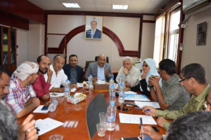 الجعيملاني يناقش تنظيم وسائل نقل الركاب بعدن