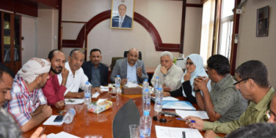 الجعيملاني يناقش تنظيم وسائل نقل الركاب بعدن