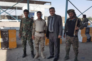وكيل محافظة أبين يزور نقطة دوفس الأمنية