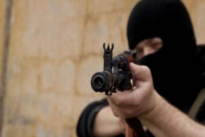  مسلحون يغتالون شخصا بحي المنصورة بعدن