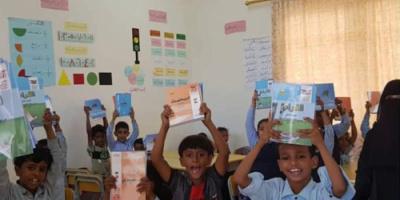 مؤسسة خليفة توفر الكتاب المدرسي وتسهم في إستقرار العملية التعليمية بسقطرى