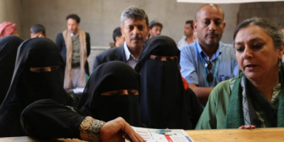 لجنة البصمة التابعة لمنظمة الغذاء العالمي تواصل اخذ بصمات المستفيدين بمديرية الأزارق 
