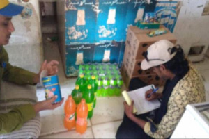 حملة رقابية تضبط سلع غذائية فاسدة في الشحر
