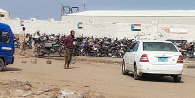 حملة امنية لمصادرة الدراجات النارية وازالة الاستحداثات في عدن
