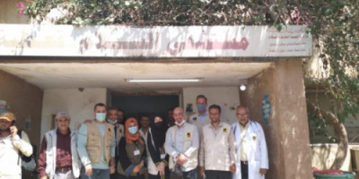 مسؤولي لجنة الإنقاذ الدولية ب اليمن ستيفاني وديفد يزورون مديرية قعطبة بمحافظة الضالع