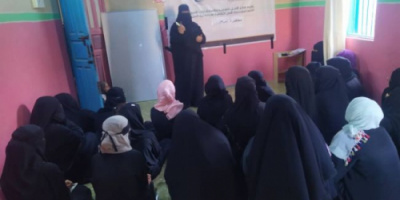 مركز الأمل للتوجيه والإستشارات الأسرية يقيم محاضرة حول “أهمية التعليم” بمنطقة جول الشفاء ب المكلا