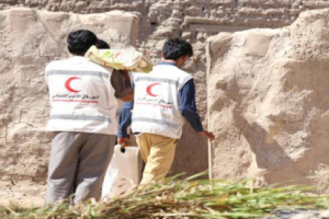  بدعم من دولة الإمارات " الهلال الأحمر" يسير اكثر من 1800 سلة غذائية إلى أهالي شبوة وحضرموت