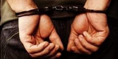 أمن وادي حضرموت يضبط شخص متهم بقضية قتل بالمكلا واخر مطلوب للنيابة بالساحل
