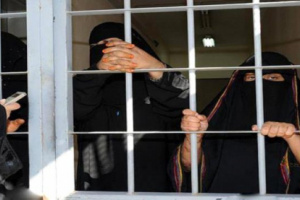  بالعصي والأسلاك الكهربائية الحوثي يضاعف اعتداءاته على النساء السجينات 
