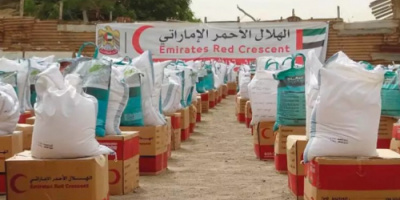 الإمارات تسير قافلة غذائية متكاملة إلى النازحين في الساحل الغربي 