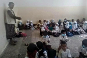 انتقالي كرش يوزع الكمامات على الطلاب المدارس لتعزيز الحماية من فايروس كورونا