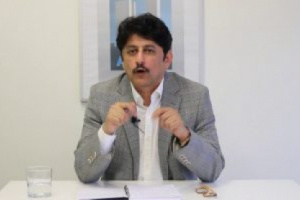 قيادي بالإنتقالي: يعلق على وصول صحفيين دوليين الى شبوة ويتحداهم مناقشة هذا الامر 