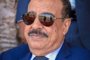 اللواء بن بريك يُعزّي في وفاة المناضل والكاتب السياسي الجنوبي حسن بن حسينون