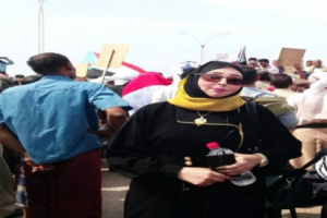 ناشطة جنوبية تدعو الجنوبيين لاستيعاب الدرس والوقوف صفاً واحداً لحماية الجنوب واستقراره