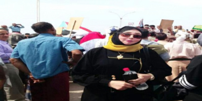 ناشطة جنوبية تدعو الجنوبيين لاستيعاب الدرس والوقوف صفاً واحداً لحماية الجنوب واستقراره
