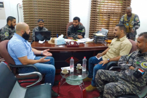 قائد قوات حماية المنشآت الحكومية يلتقي مسؤولين في بعثة الصليب الأحمر بعدن