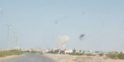 لليوم الثالث على التوالي.. مليشيا الحوثي تعاود قصف حي منظر بصواريخ كاتيوشا 