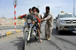 أبين :  الحزام الأمني يمنع أستخدام الدرجات النارية ويشدد على تنفيذ عقوبات ضد المخالفين