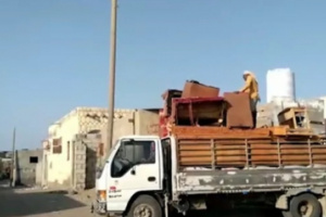 إثر قصف مدفعي لمليشيات الحوثي: نزوح عائلات من حي منظر جنوب الحديدة