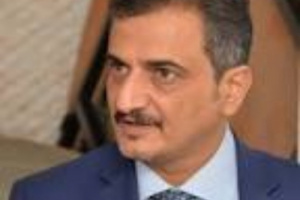 محافظ عدن يصدر توجيه للنقاط الأمنية بمنع خروج ثلاجات الإسماك الطازج