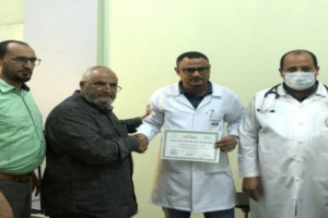 رئيس صندوق الشعيب لعلاج المرضى يكرم عدد من الأطباء في العاصمة عدن