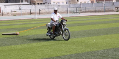 رئيس انتقالي حضرموت يتفقد ملعب بارادم قبل نهائي دوري الشيخ محمد بن زايد