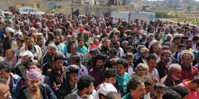 يافع تشيع جثمان الشهيد البطل قاسم الديواني بموكب جنائزي مهيب