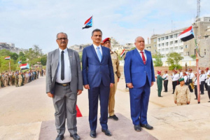 لملس والجعدي يضعان إكليلا من الزهور على ضريح الجندي المجهول   