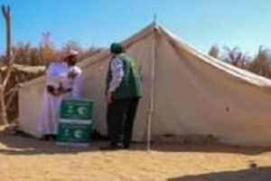 توزيع 40 طنًا من السلال الغذائية للنازحين من صعدة إلى مأرب